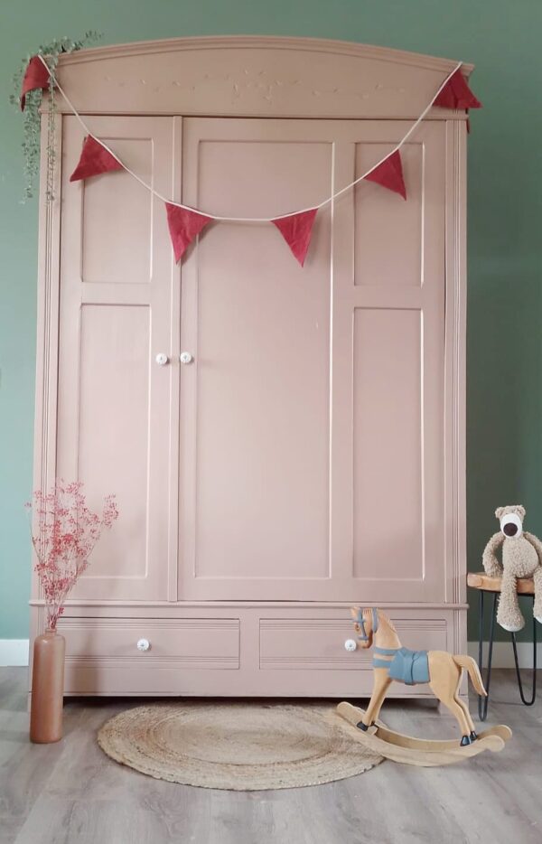 WhatsApp Image 2023-07-24 at 09.59.50 Vintage demontabele kledingkast meidenkast zalmroze