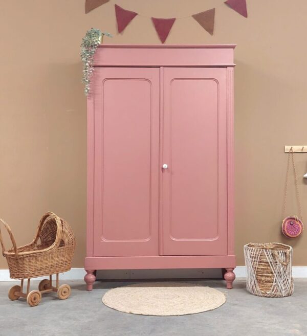 Vintage meiden kledingkast kinderkast halkast speelgoedkast oud-roze
