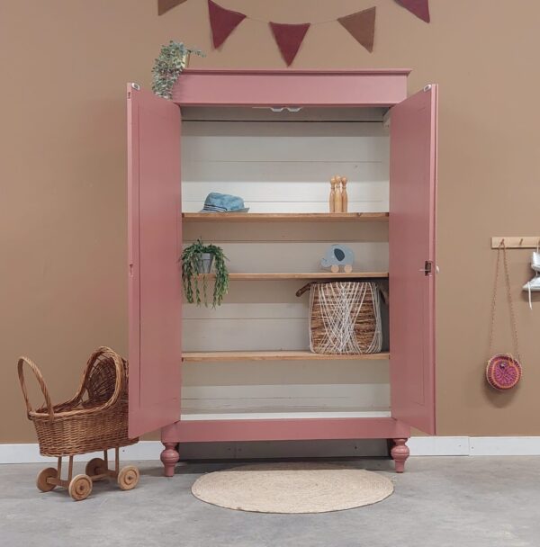 Vintage meiden kledingkast kinderkast halkast speelgoedkast oud-roze