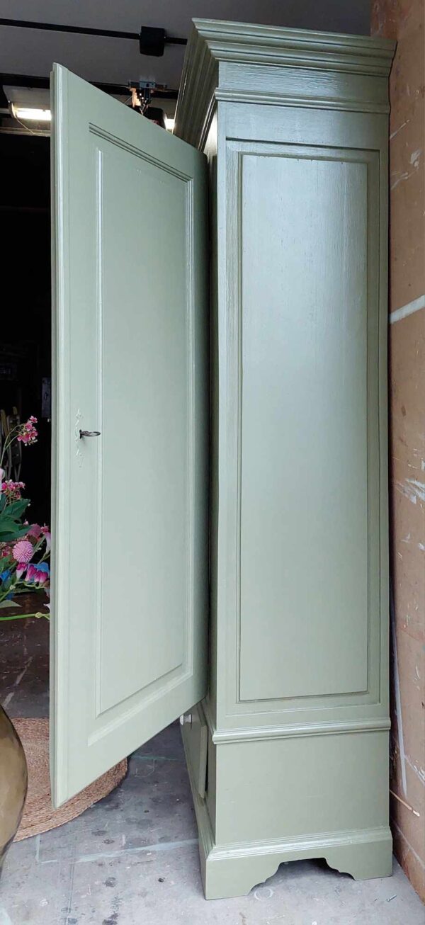 379970723_7036442326389059_89868353210270191_n Vintage sierlijke kast mosgroen