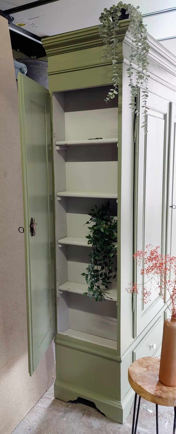 380047371_860281995441909_4054703451627157970_n Vintage sierlijke kast mosgroen