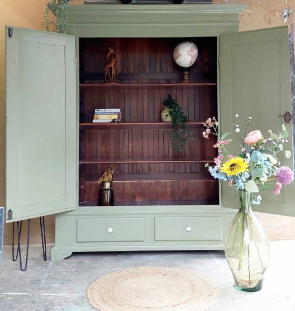 380049148_281984661349062_5069092397386687246_n Vintage sierlijke kast mosgroen