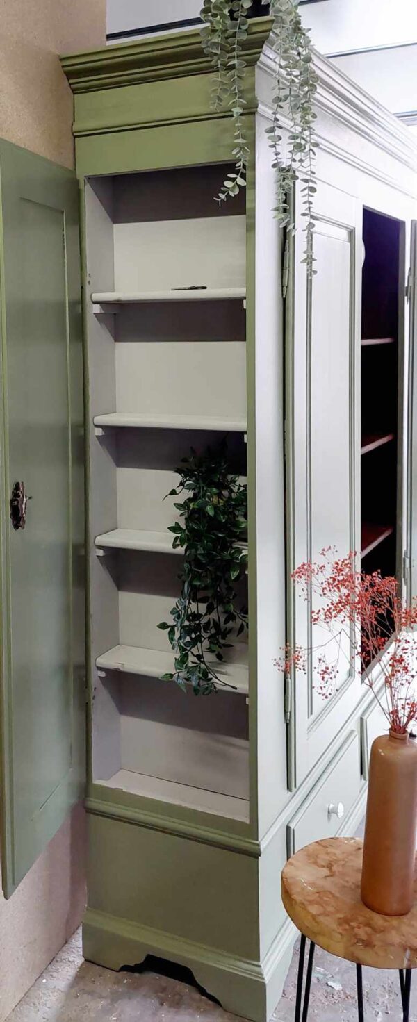 380073288_223383977121514_4260210717616166179_n Vintage sierlijke kast mosgroen