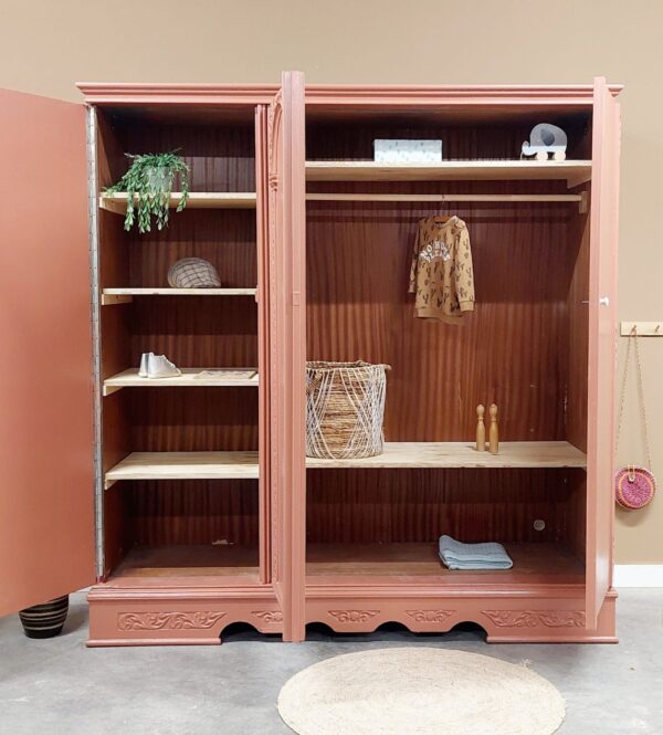 Vintage kledingkast terracotta 2 Vintage kledingkast terracotta