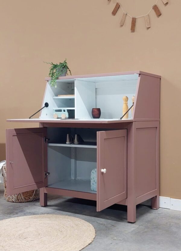 Vintage kinderbureau knutselplek bureautje meidenkamer
