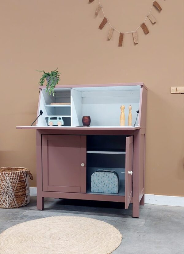 Vintage kinderbureau knutselplek bureautje meidenkamer