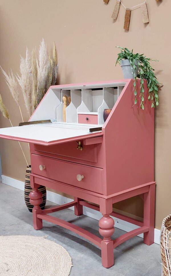 Kinderbureau 3 Vintage kinderbureau in terracotta roze