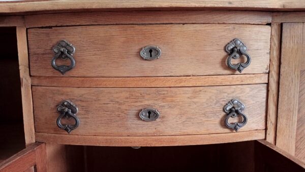 Vintage sierlijke commode houtkleur Vintage sierlijke commode houtkleur