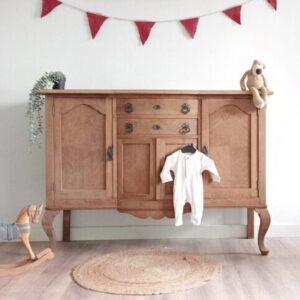 Vintage sierlijke commode houtkleur Vintage sierlijke commode houtkleur