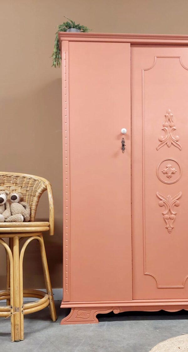 IMG-20240329-WA0003 Demontabele Kledingkast Driedeurs zachte terracotta kleur Triff