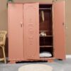 IMG-20240329-WA0006 Demontabele Kledingkast Driedeurs zachte terracotta kleur Triff