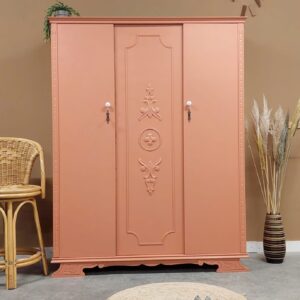 vintage kledingkast babykamer