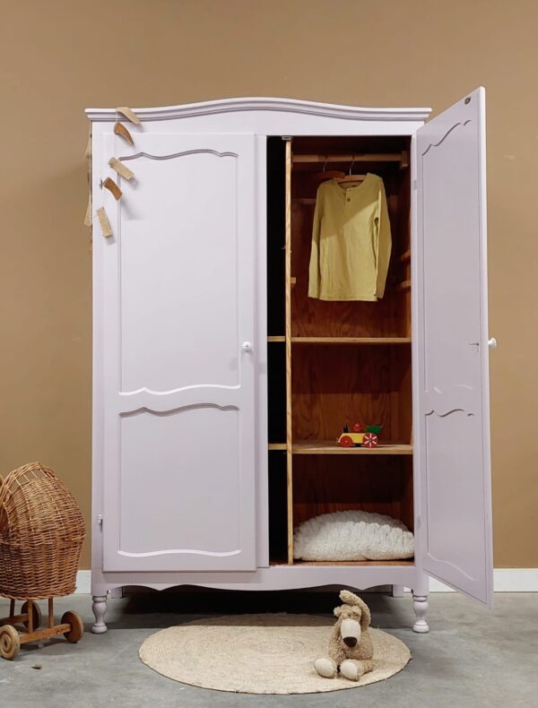 vintage kledingkast meidenkamer babykamer lila