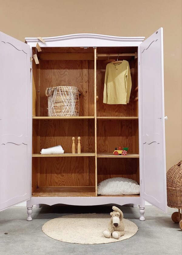 vintage kledingkast meidenkamer babykamer lila