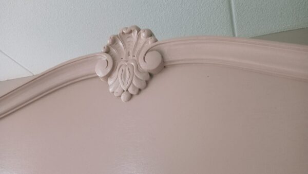 Demontabele spiegelkast in een warme oudroze kleur