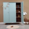 vintage demontabele driedeurskast babykamer kinderkamer lichtblauw
