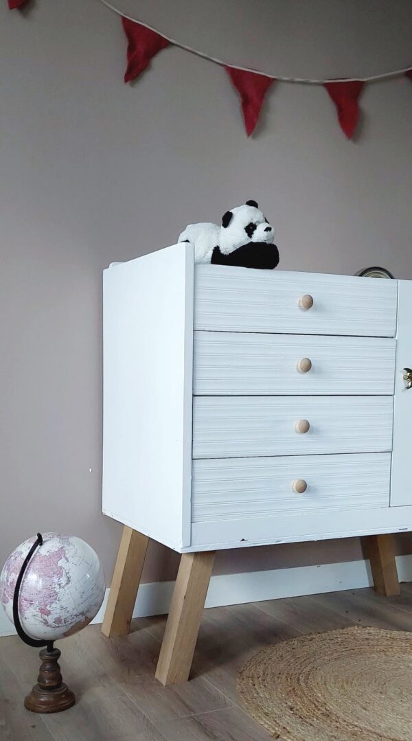 Vintage commode off white