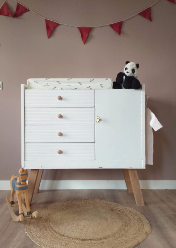 Vintage commode off white