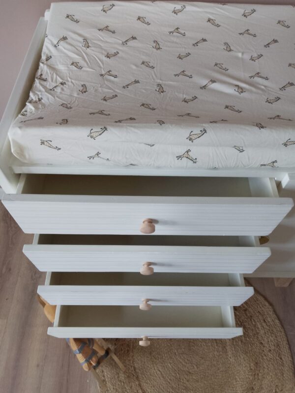 Vintage commode off white