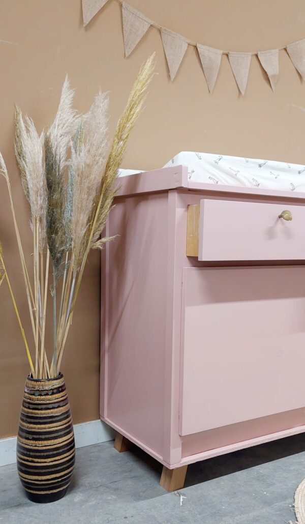 Ruime Vintage Commode Zachtroze