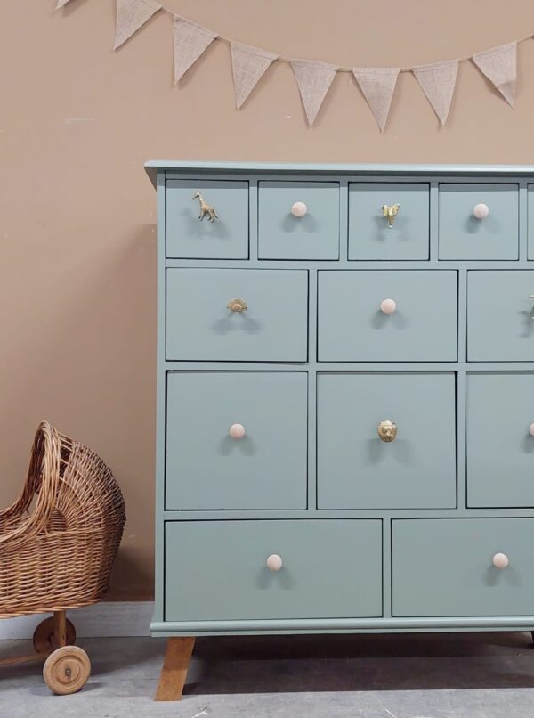 WhatsApp Image 2024-07-22 at 14.59.42 (1) vintage speelgoedkast kinderkamerkast jongenskamer meidenkamer ladekast groen