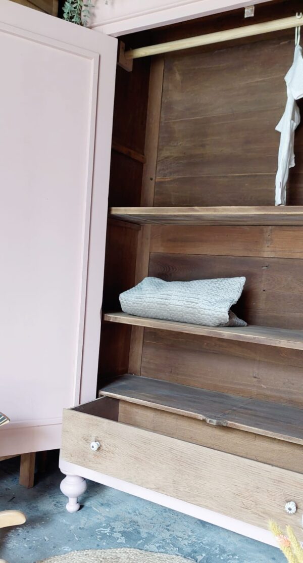 Prachtige biedermeier kledingkast- zachtroze