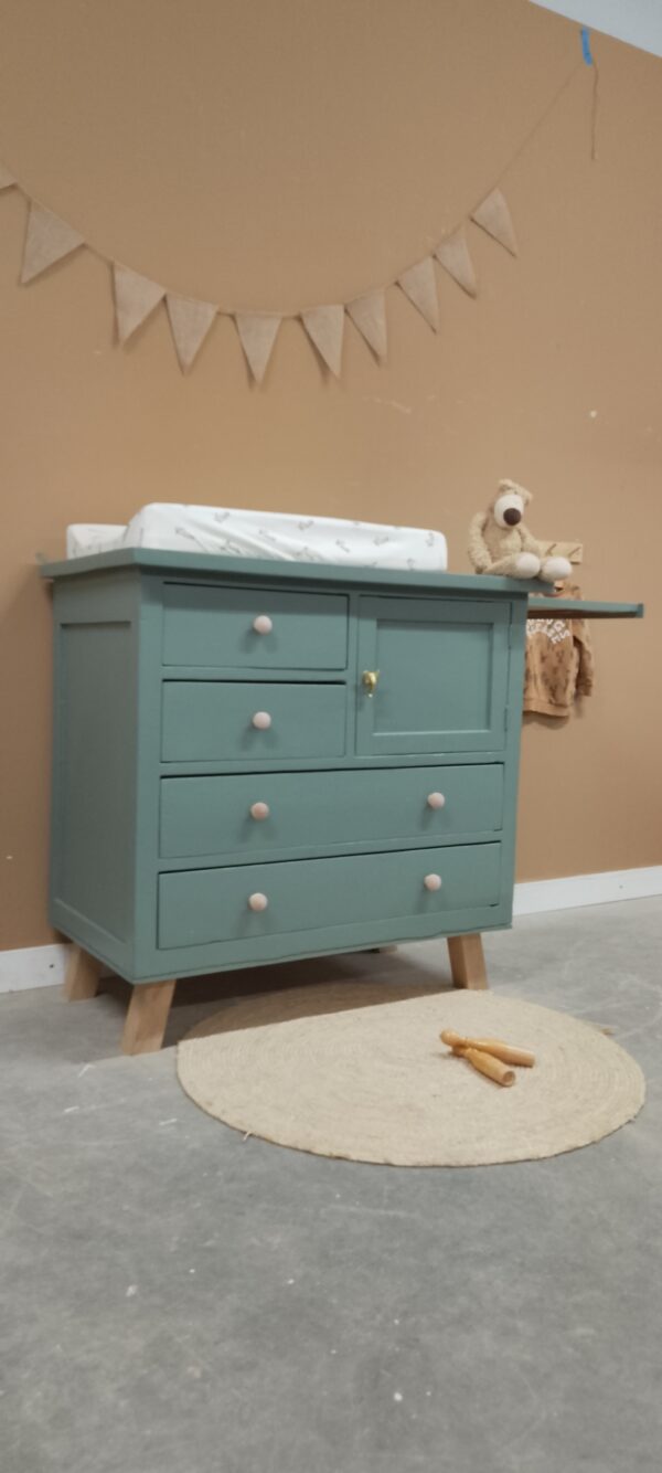 Vintage commode in groen / soft fern labpaint