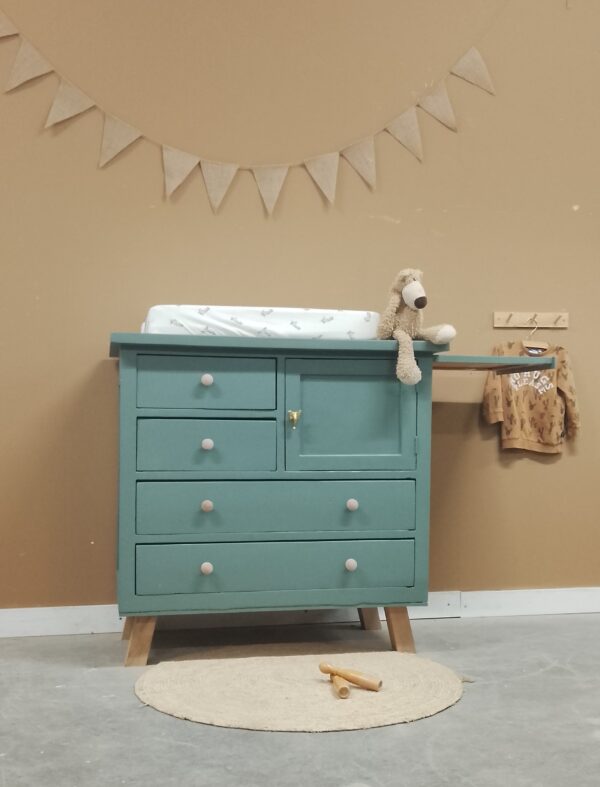 IMG_20240906_083937 Vintage commode in groen / soft fern labpaint