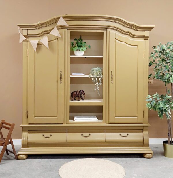 Klassieke servieskast buffetkast massief eikenhout warm tan Klassieke servieskast buffetkast massief eikenhout warm tan