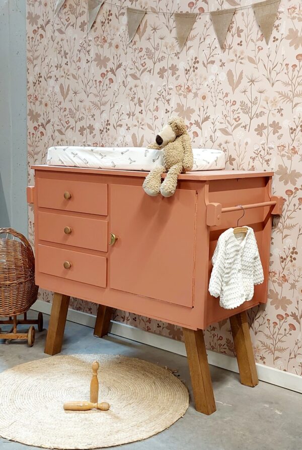 WhatsApp Image 2025-03-24 at 10.29.05 (1) Vintage unieke commode babykamer terracotta