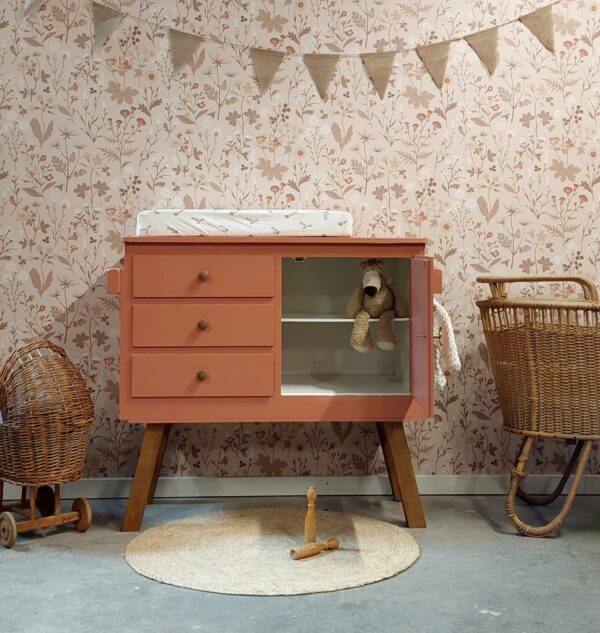 WhatsApp Image 2025-03-24 at 10.29.05 (2) Vintage unieke commode babykamer terracotta