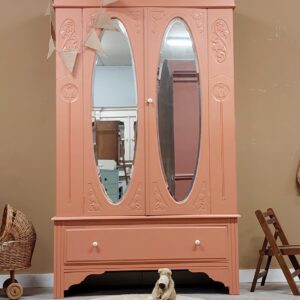 Vintage sierlijke tweedeurskast spiegelkast meidenkast tienerkamer babykamer meidenkamer terracotta Vintage sierlijke tweedeurskast spiegelkast meidenkast tienerkamer babykamer meidenkamer terracotta