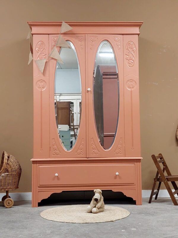 Vintage sierlijke tweedeurskast spiegelkast meidenkast tienerkamer babykamer meidenkamer terracotta Vintage sierlijke tweedeurskast spiegelkast meidenkast tienerkamer babykamer meidenkamer terracotta