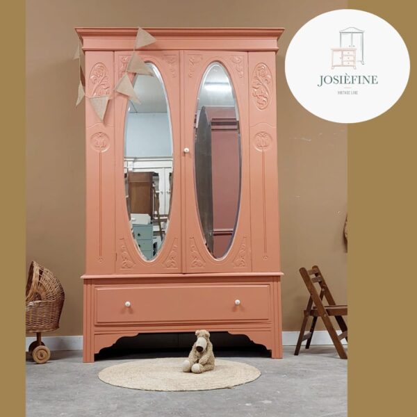 Vintage sierlijke tweedeurskast spiegelkast meidenkast tienerkamer babykamer meidenkamer terracotta Vintage sierlijke tweedeurskast spiegelkast meidenkast tienerkamer babykamer meidenkamer terracotta