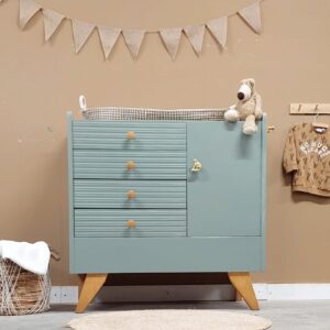 Vintage commode zachtgroen babykamer zwanger kinderkamer Vintage commode zachtgroen babykamer zwanger kinderkamer