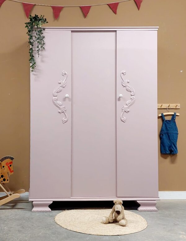 WhatsApp Image 2025-02-10 at 13.15.32 (2) Vintage sierlijke demontabele driedeurskast lila