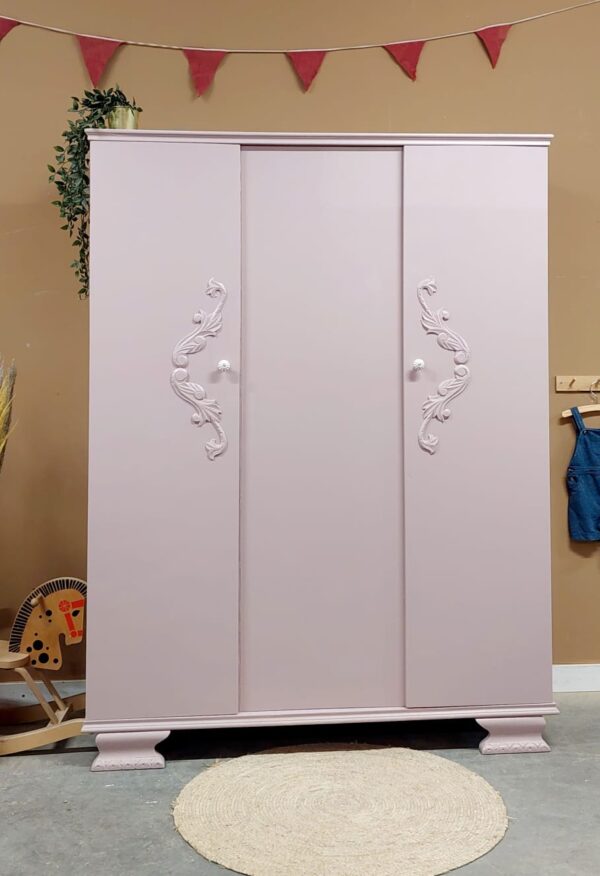 WhatsApp Image 2025-02-10 at 13.15.32 Vintage sierlijke demontabele driedeurskast lila