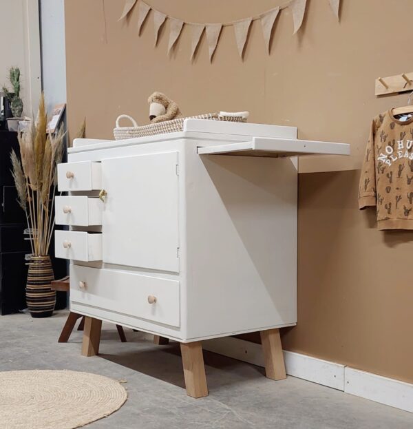 Babykamer kinderkamer vintage commode hout wit duurzaam uniek speelgoedkast