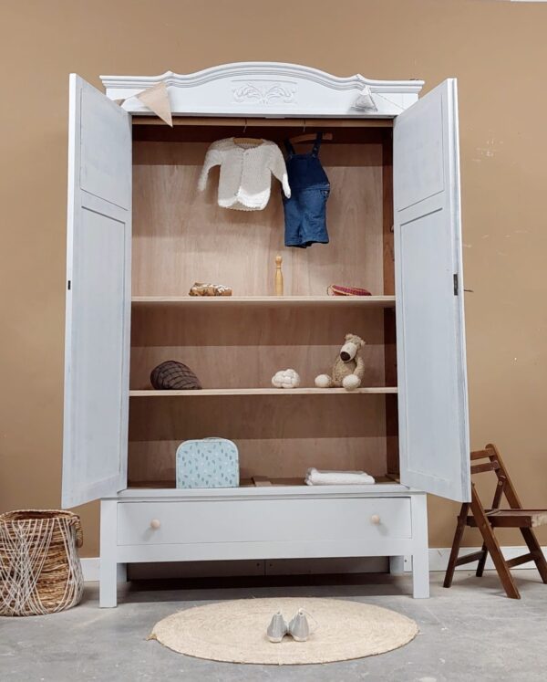 Vintage demontabele kledingkast babykamer kinderkamer meidenkamer babykamerwinkel