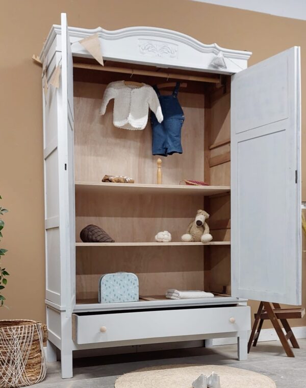 Vintage demontabele kledingkast babykamer kinderkamer meidenkamer babykamerwinkel