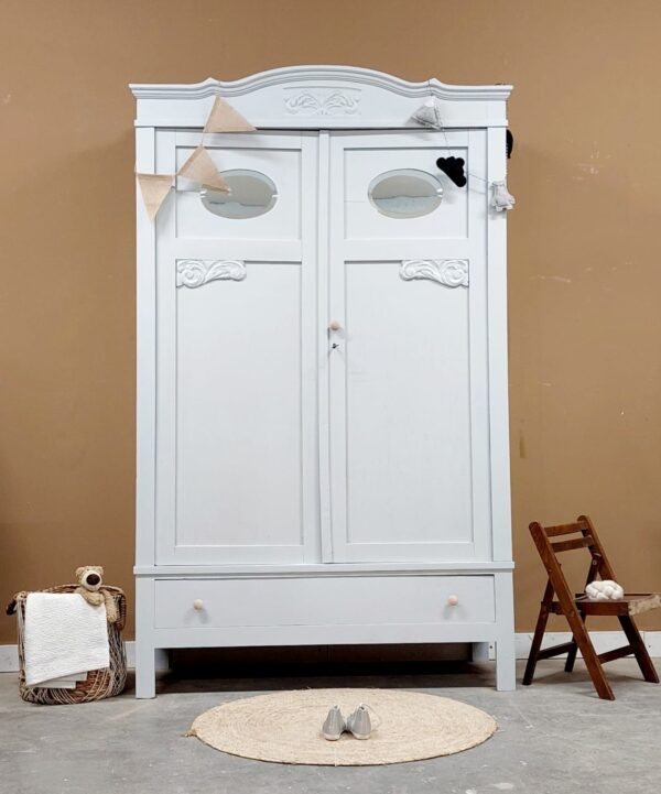 Vintage demontabele kledingkast babykamer kinderkamer meidenkamer babykamerwinkel