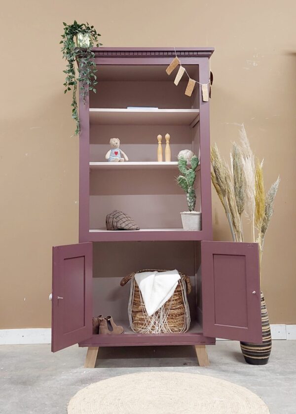 Vintage speelgoedkast paars Vintage speelgoedkast paars