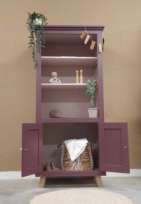 Vintage speelgoedkast paars Vintage speelgoedkast paars