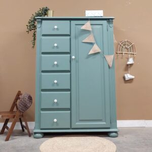 Vintage speelgoedkast halkast woonkamer kinderkamer babykamer groen duurzaam hout spelletjeskast Vintage speelgoedkast halkast woonkamer kinderkamer babykamer groen duurzaam hout spelletjeskast