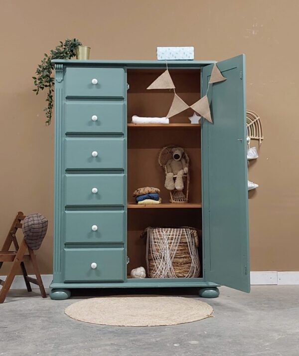 Vintage speelgoedkast halkast woonkamer kinderkamer babykamer groen duurzaam hout spelletjeskast Vintage speelgoedkast halkast woonkamer kinderkamer babykamer groen duurzaam hout spelletjeskast