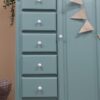 Vintage speelgoedkast halkast woonkamer kinderkamer babykamer groen duurzaam hout spelletjeskast Vintage speelgoedkast halkast woonkamer kinderkamer babykamer groen duurzaam hout spelletjeskast