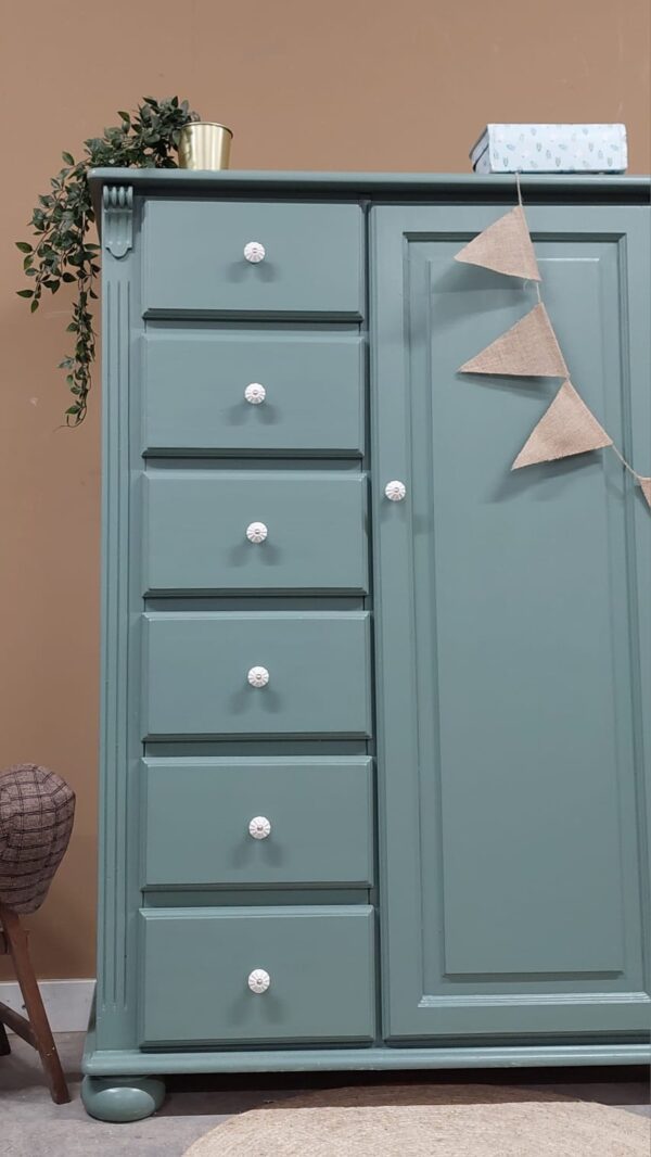 Vintage speelgoedkast halkast woonkamer kinderkamer babykamer groen duurzaam hout spelletjeskast Vintage speelgoedkast halkast woonkamer kinderkamer babykamer groen duurzaam hout spelletjeskast
