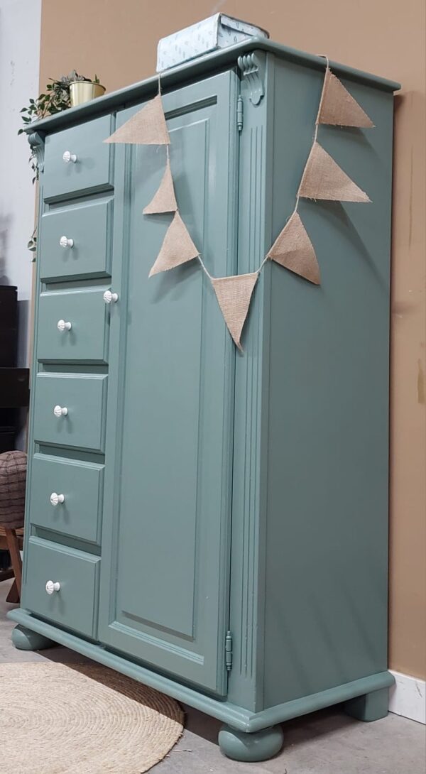 Vintage speelgoedkast halkast woonkamer kinderkamer babykamer groen duurzaam hout spelletjeskast Vintage speelgoedkast halkast woonkamer kinderkamer babykamer groen duurzaam hout spelletjeskast
