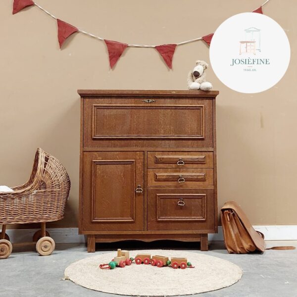 Vintage speelgoedkastje jongenskamer meidenkamer kinderkamer babykamer kinderkamermeubels vintagemeubels houtkleur uniek duurzaam Vintage speelgoedkastje jongenskamer meidenkamer kinderkamer babykamer kinderkamermeubels vintagemeubels houtkleur uniek duurzaam