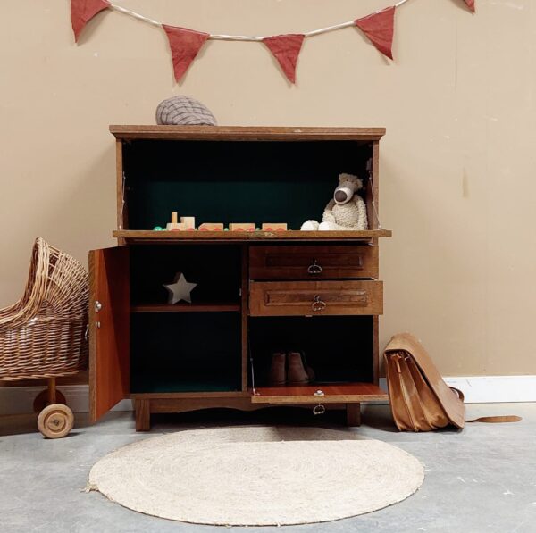 Vintage speelgoedkastje jongenskamer meidenkamer kinderkamer babykamer kinderkamermeubels vintagemeubels houtkleur uniek duurzaam Vintage speelgoedkastje jongenskamer meidenkamer kinderkamer babykamer kinderkamermeubels vintagemeubels houtkleur uniek duurzaam